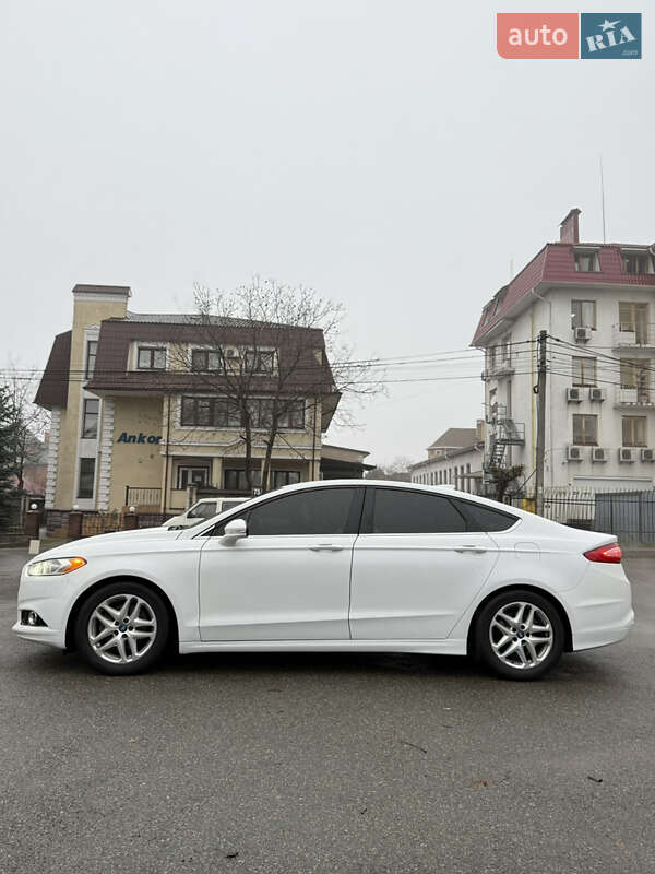 Седан Ford Fusion 2015 в Києві