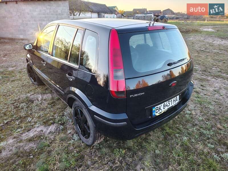 Хетчбек Ford Fusion 2004 в Сарнах
