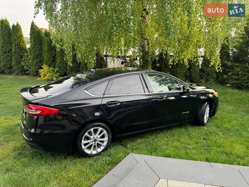 Седан Ford Fusion 2019 в Рівне