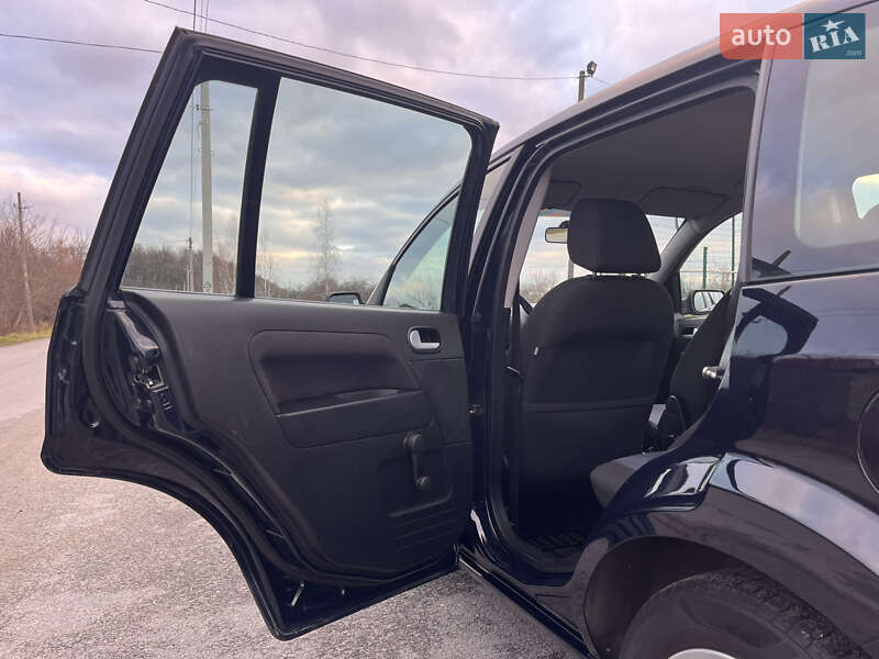 Хэтчбек Ford Fusion 2006 в Звягеле