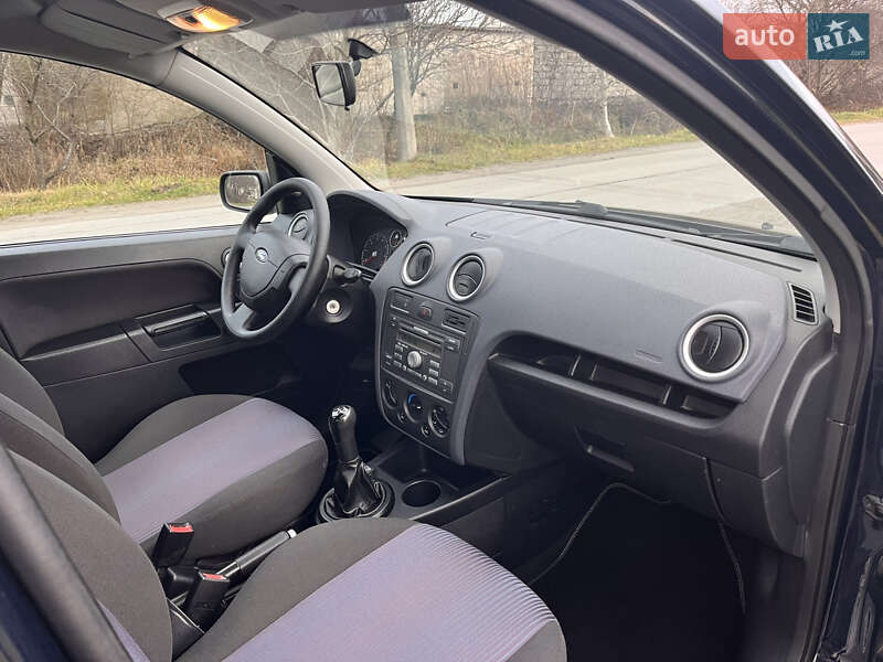 Хэтчбек Ford Fusion 2006 в Звягеле