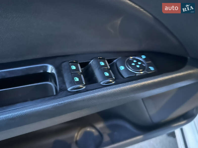 Седан Ford Fusion 2015 в Херсоні