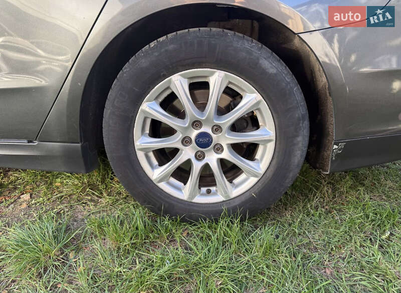 Седан Ford Fusion 2015 в Коломиї