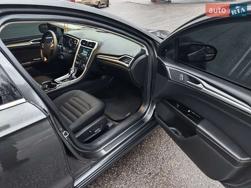 Седан Ford Fusion 2015 в Сумах