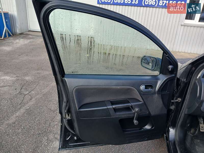 Хетчбек Ford Fusion 2006 в Чернігові