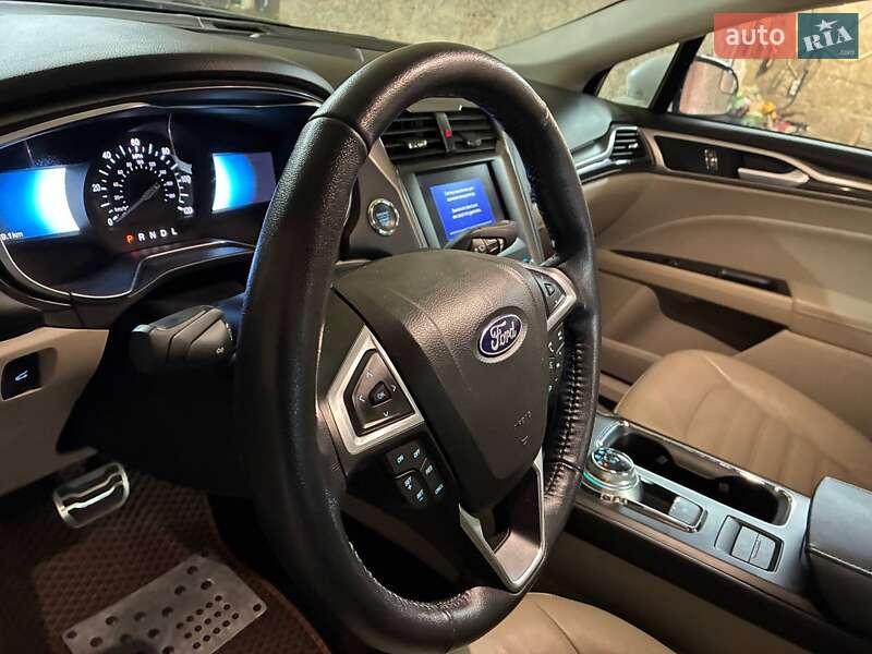 Седан Ford Fusion 2016 в Терновке