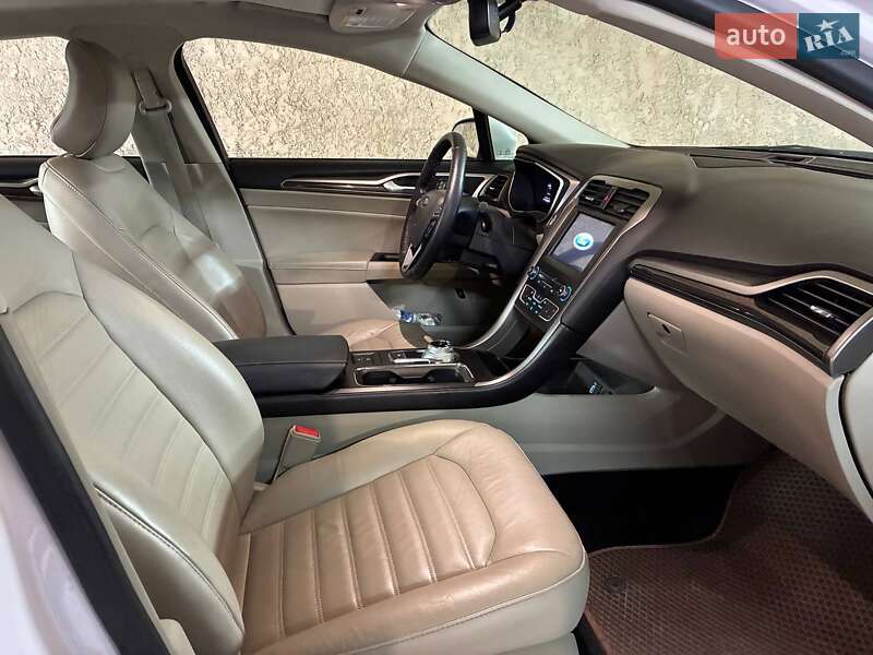 Седан Ford Fusion 2016 в Терновке