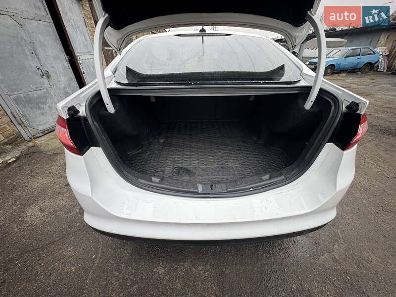 Седан Ford Fusion 2015 в Киеве фото 12 Седан Ford Fusion 2015 в Киеве