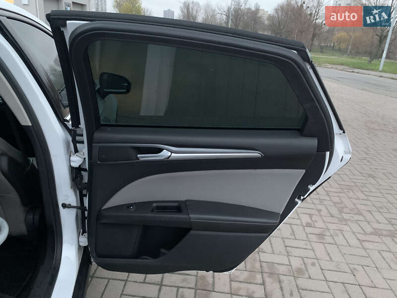 Седан Ford Fusion 2016 в Киеве фото 12 Седан Ford Fusion 2016 в Киеве