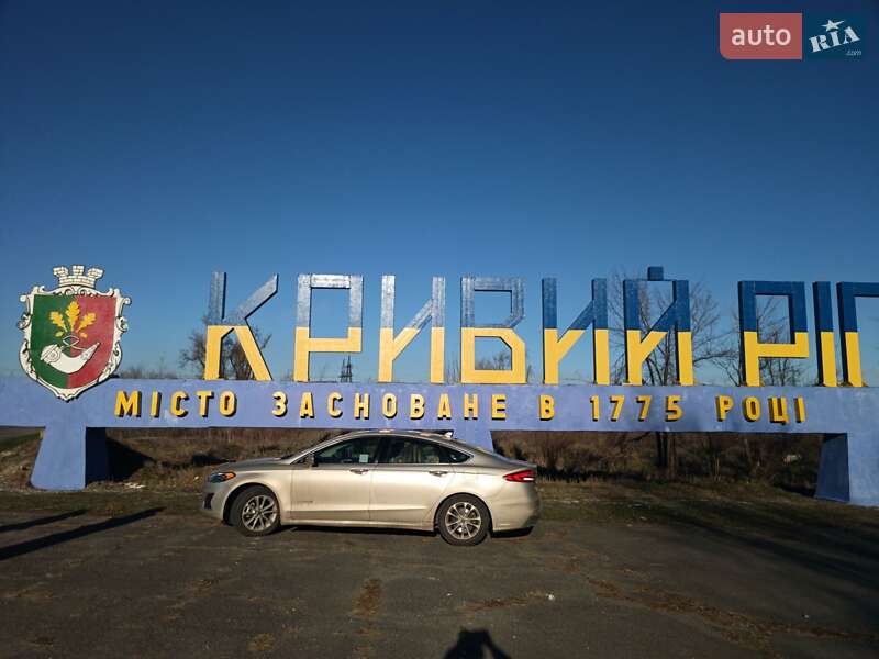 Седан Ford Fusion 2019 в Апостоловому