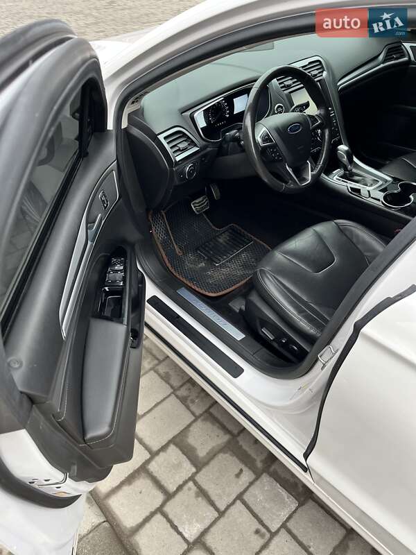 Седан Ford Fusion 2014 в Бродах