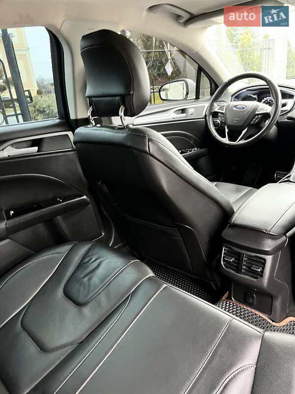 Седан Ford Fusion 2014 в Бродах