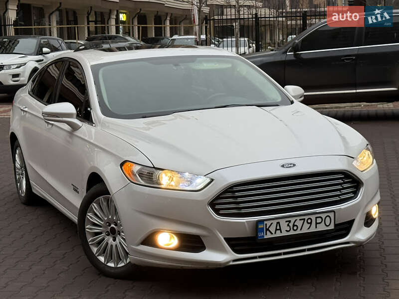 Седан Ford Fusion 2015 в Киеве фото Седан Ford Fusion 2015 в Киеве