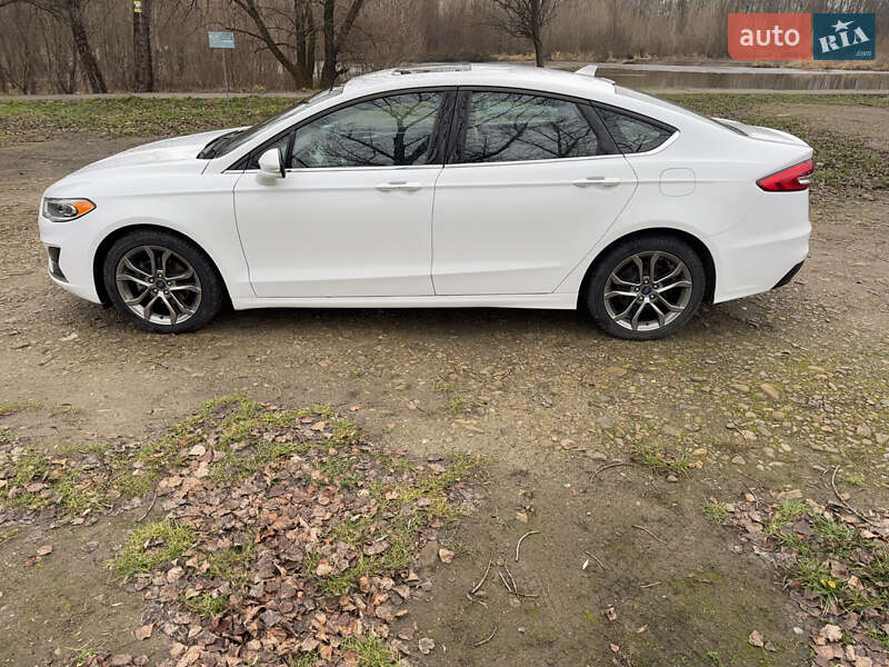 Седан Ford Fusion 2019 в Стрые