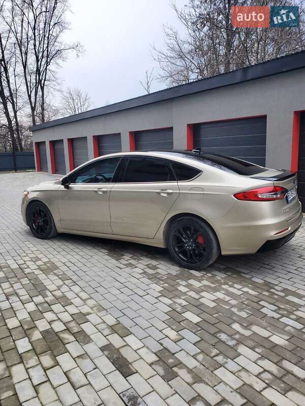 Седан Ford Fusion 2019 в Борщеве