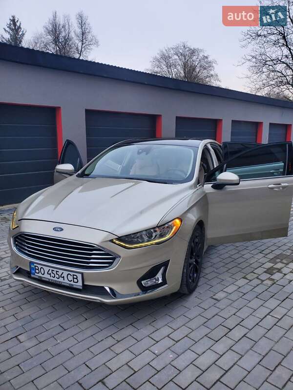Седан Ford Fusion 2019 в Борщеве