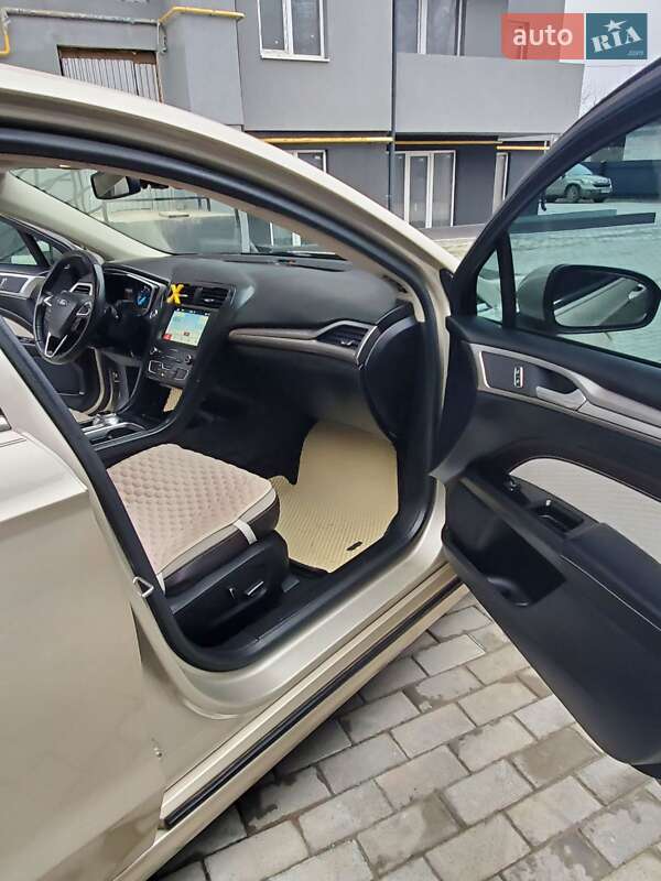 Седан Ford Fusion 2019 в Борщеве