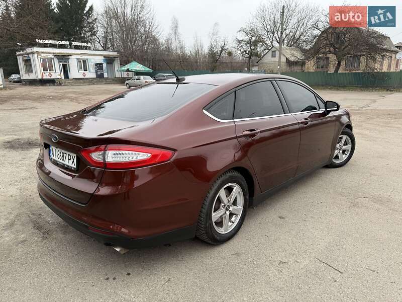 Седан Ford Fusion 2015 в Радомышле