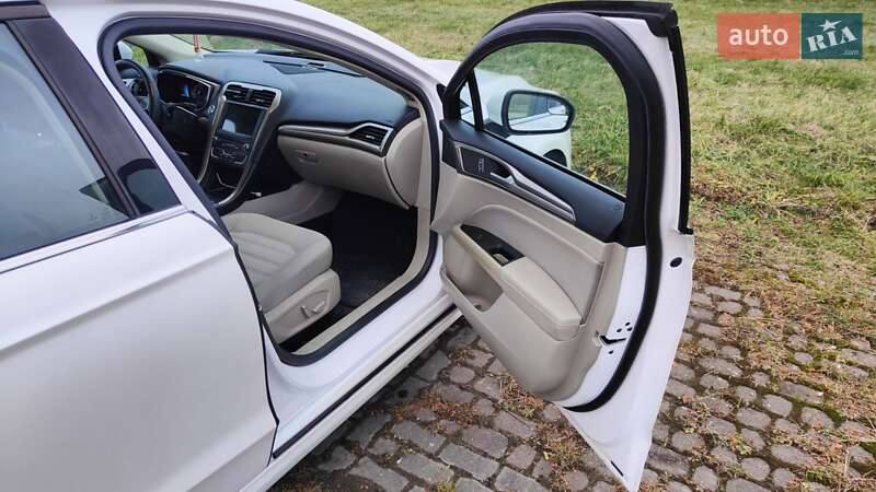 Седан Ford Fusion 2018 в Дрогобыче