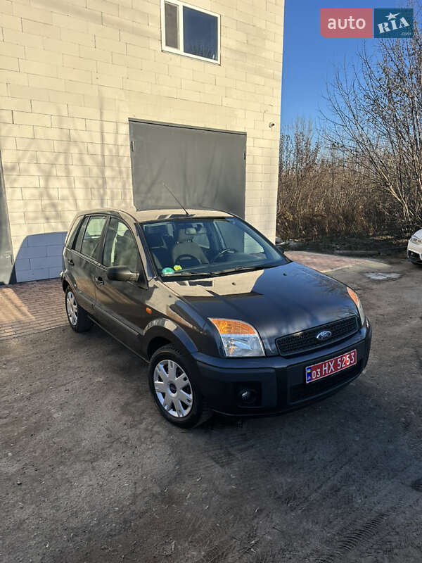 Хэтчбек Ford Fusion 2007 в Хороле