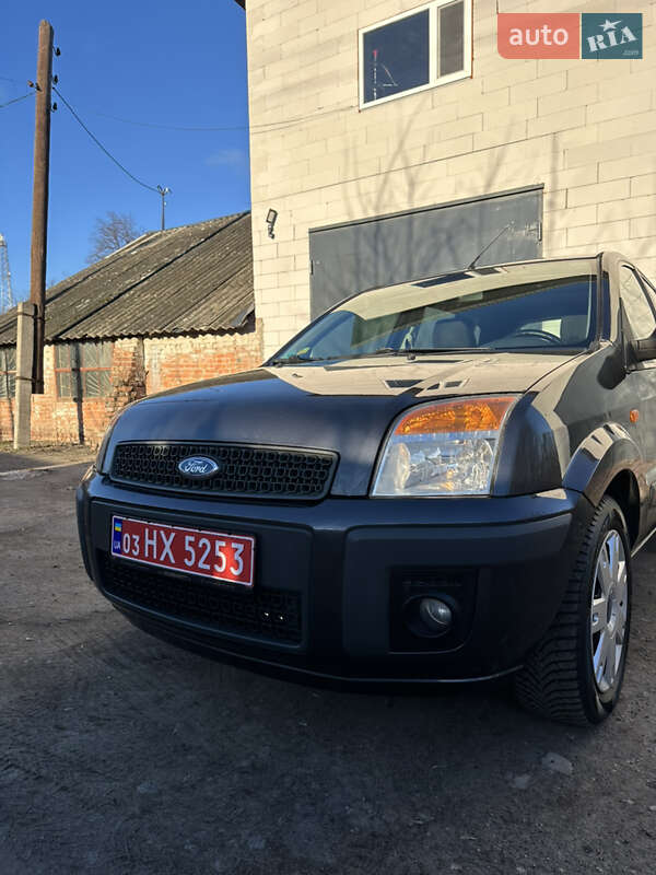 Хэтчбек Ford Fusion 2007 в Хороле