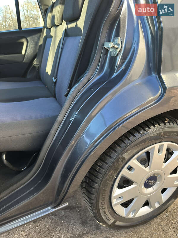 Хэтчбек Ford Fusion 2007 в Хороле