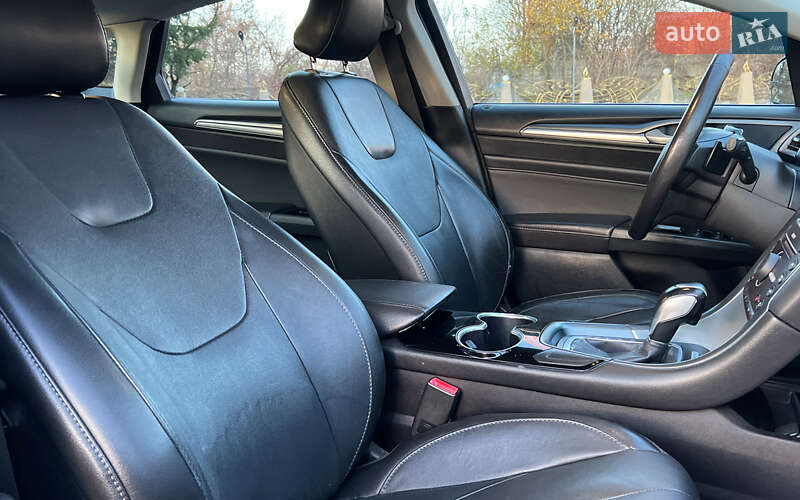 Седан Ford Fusion 2015 в Львове