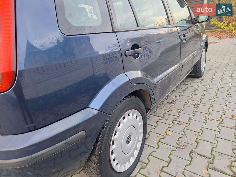 Хэтчбек Ford Fusion 2003 в Черновцах