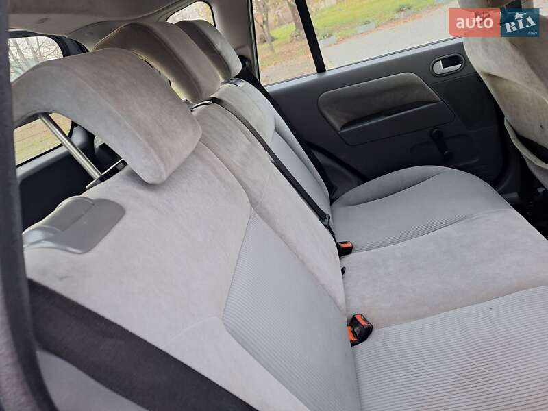 Хэтчбек Ford Fusion 2003 в Черновцах