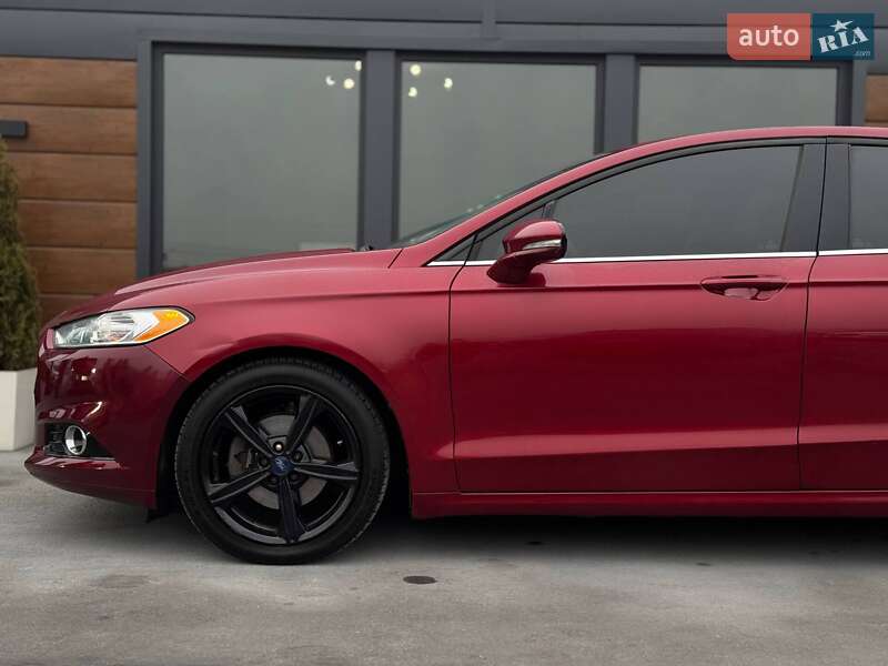 Седан Ford Fusion 2015 в Ровно