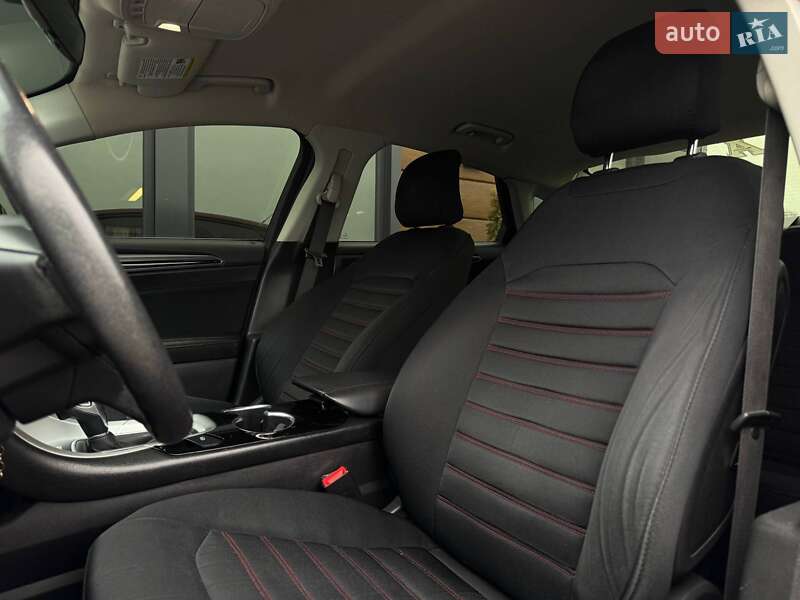 Седан Ford Fusion 2015 в Ровно