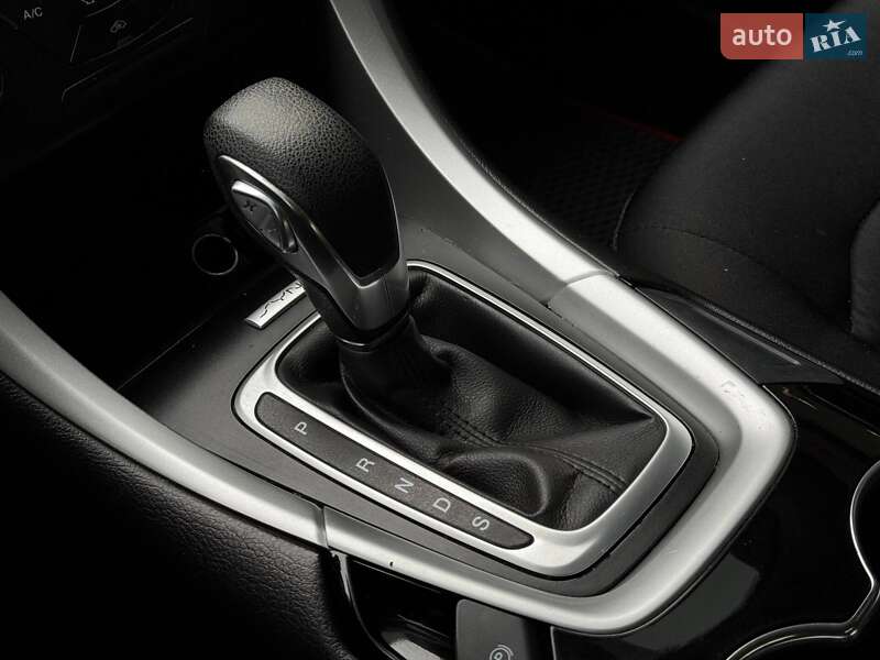 Седан Ford Fusion 2015 в Ровно