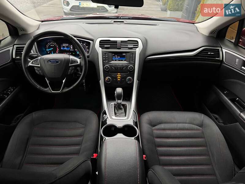 Седан Ford Fusion 2015 в Ровно