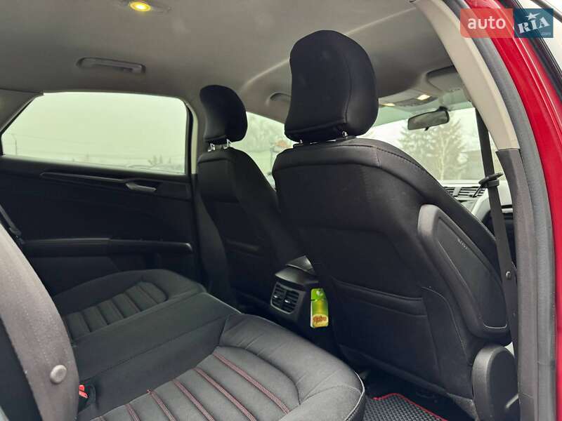 Седан Ford Fusion 2015 в Ровно