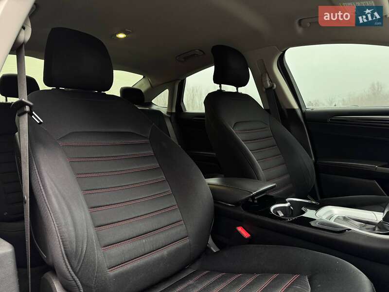 Седан Ford Fusion 2015 в Ровно