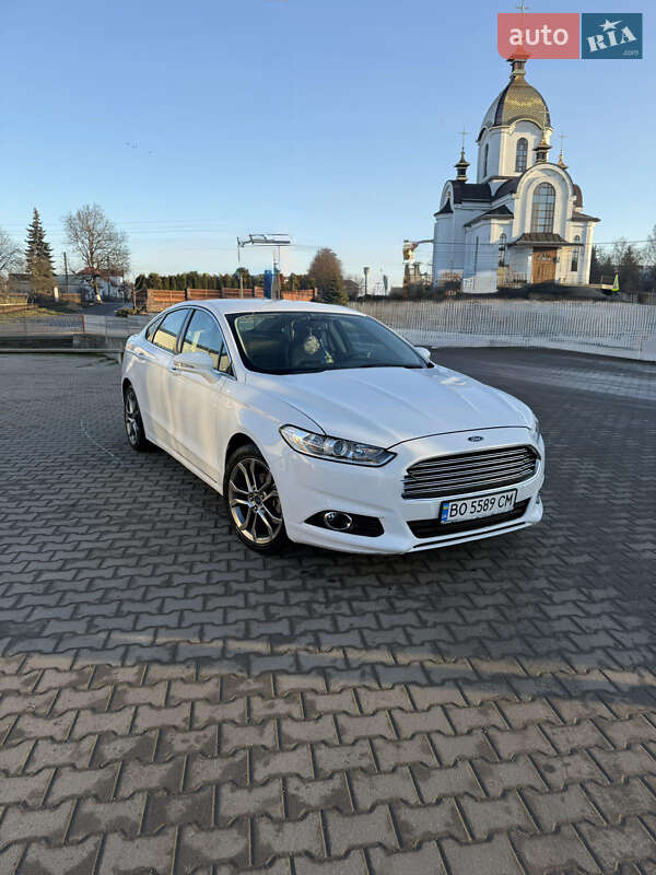 Седан Ford Fusion 2015 в Бучаче