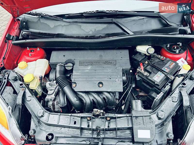 Хэтчбек Ford Fusion 2006 в Теплике