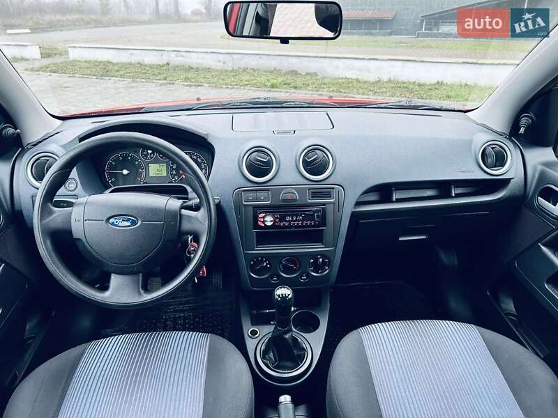 Хэтчбек Ford Fusion 2006 в Теплике