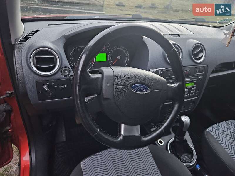 Хэтчбек Ford Fusion 2006 в Долине