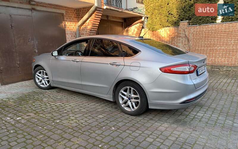 Седан Ford Fusion 2013 в Львові