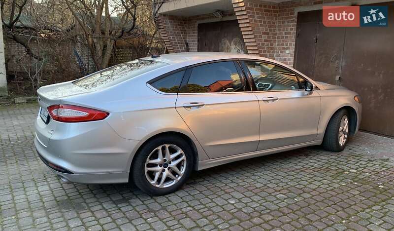 Седан Ford Fusion 2013 в Львові