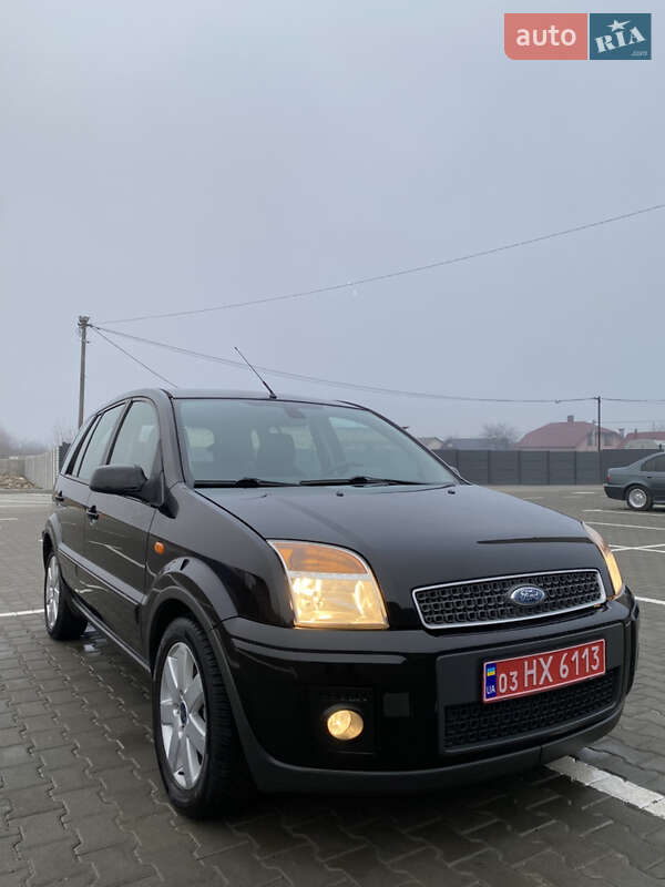 Хэтчбек Ford Fusion 2008 в Киеве