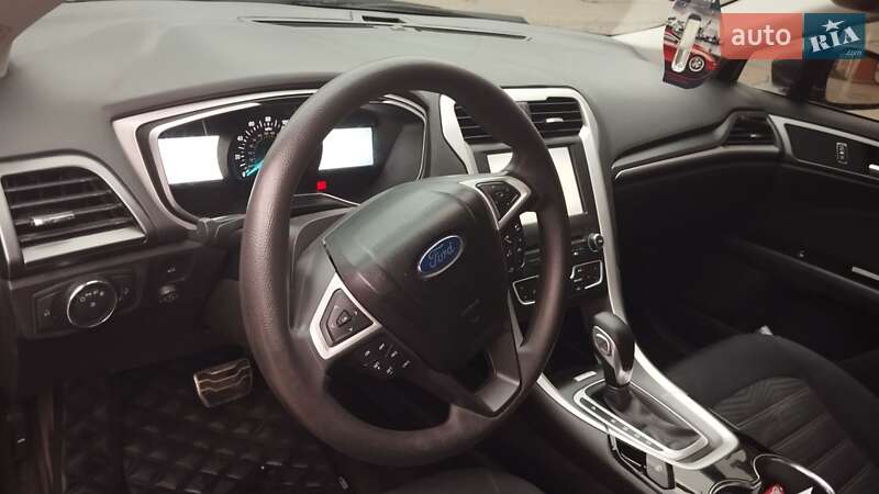 Седан Ford Fusion 2016 в Бершади