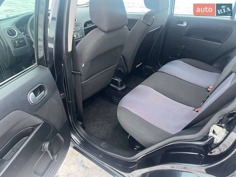 Хетчбек Ford Fusion 2005 в Бару