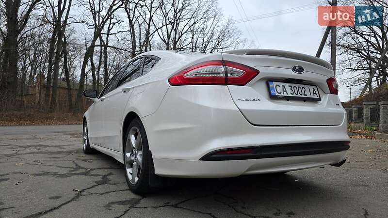Седан Ford Fusion 2015 в Умани