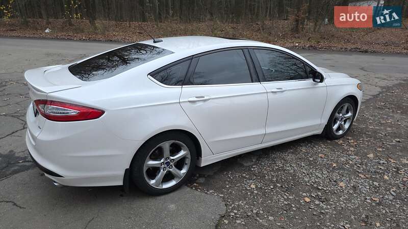 Седан Ford Fusion 2015 в Умани