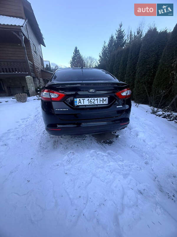 Седан Ford Fusion 2016 в Яремче