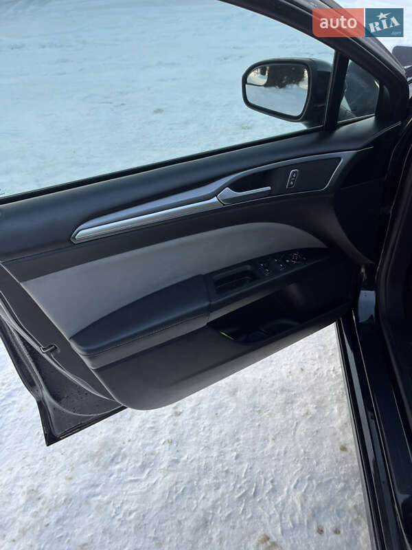 Седан Ford Fusion 2015 в Сарнах