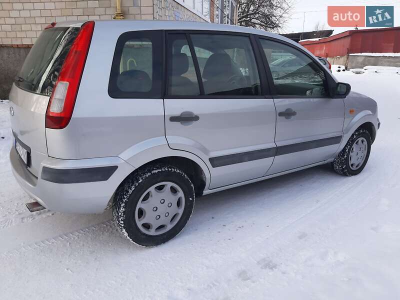 Хетчбек Ford Fusion 2005 в Хоролі