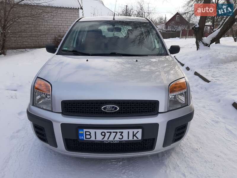 Хетчбек Ford Fusion 2005 в Хоролі